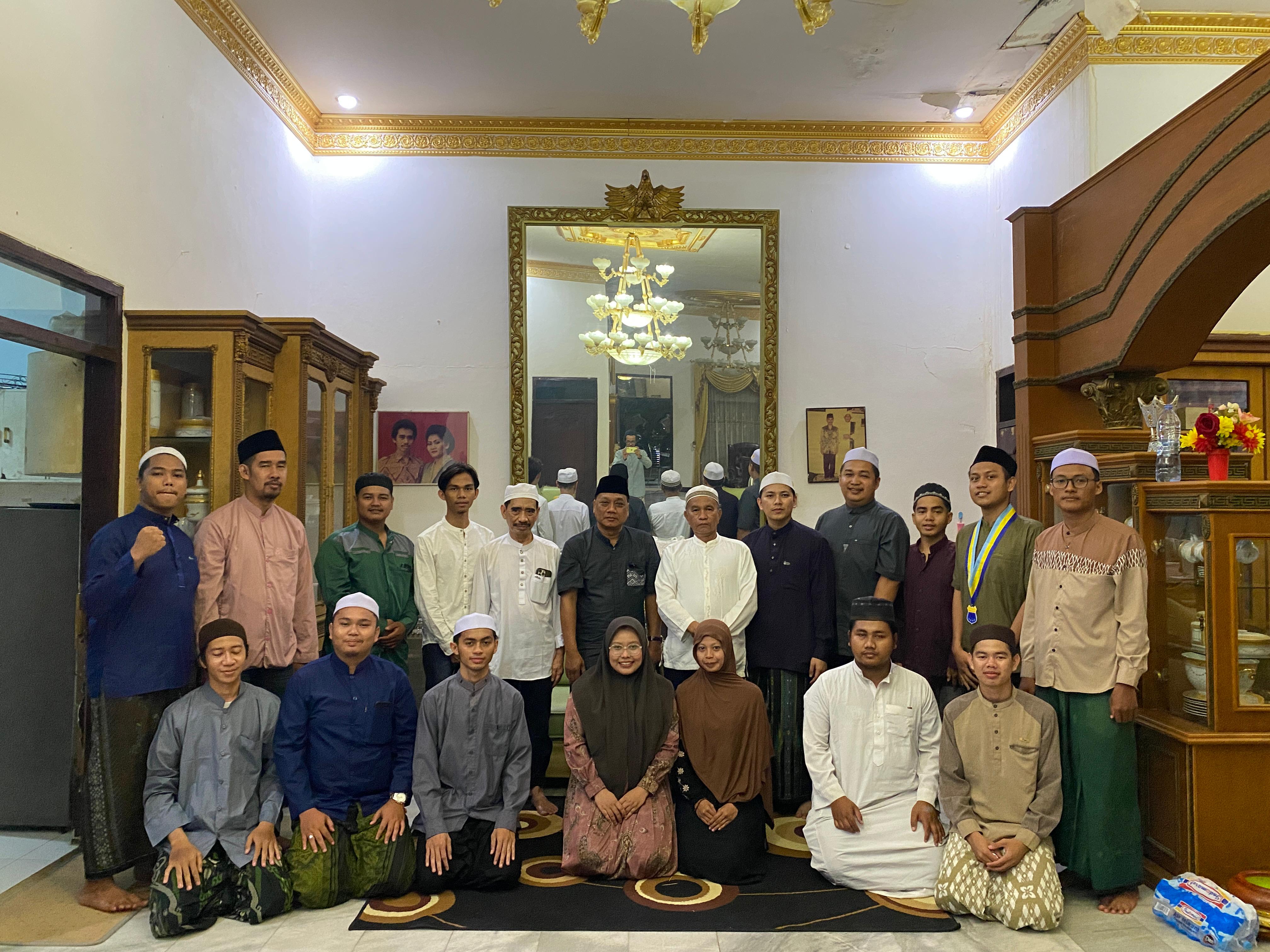 Pererat Silaturahmi, Kader PMII Gelar Pembacaan Burdah di Kediaman Tokoh Banua H. Endang Kesumayadi